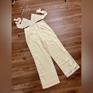 Kittenish Yellow Floral Cutout Jumpsuit ✨ Size Large ✨